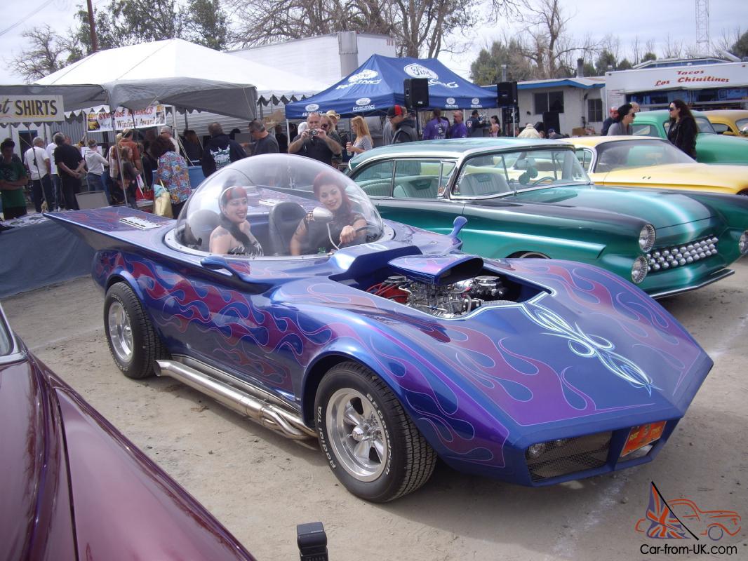 Bubble Ray with covered engine and muscle rims, chillin' at some show