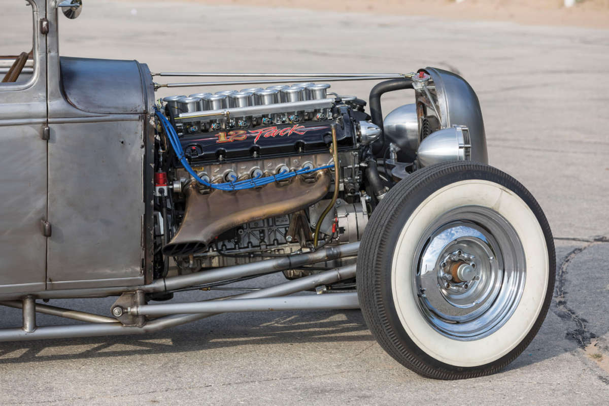 Hot-rod with BMW V12 engine from US 02