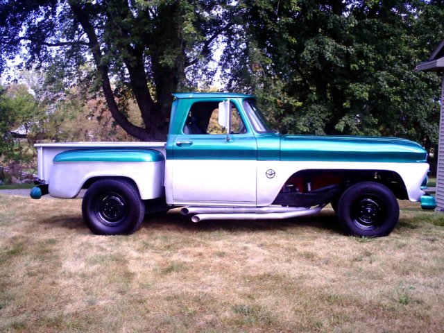 Early Rap'em Pappy with the dual side pipes and black rims.