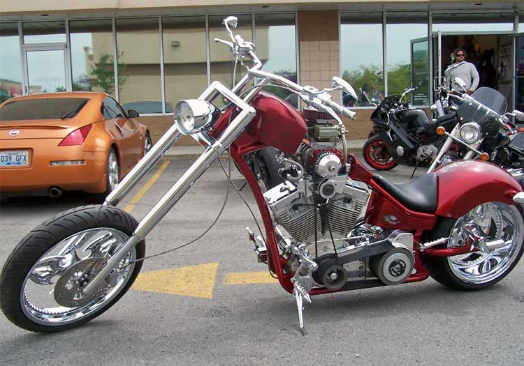 Unusually supercharged V-twin chopper, overview.