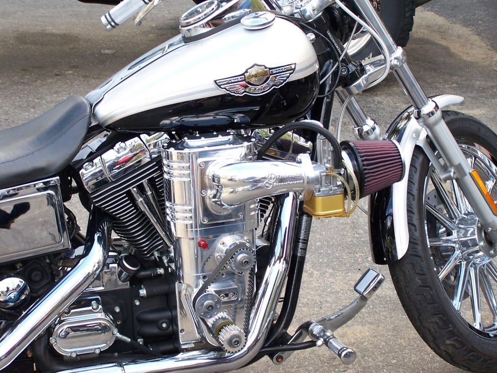 An example of Thomson supercharger on a V-twin engine.