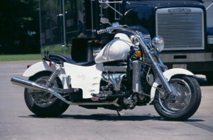 Тамб для статьи о мотоцикле Boss Hoss с двигателем V6.