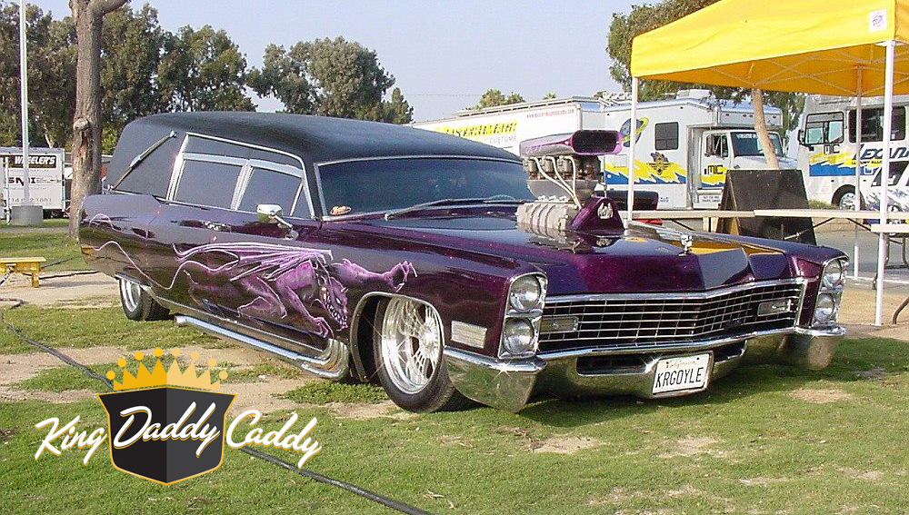 Barris' Kargoyle hearse, early (without pinstripe on the trunk) photo 01.