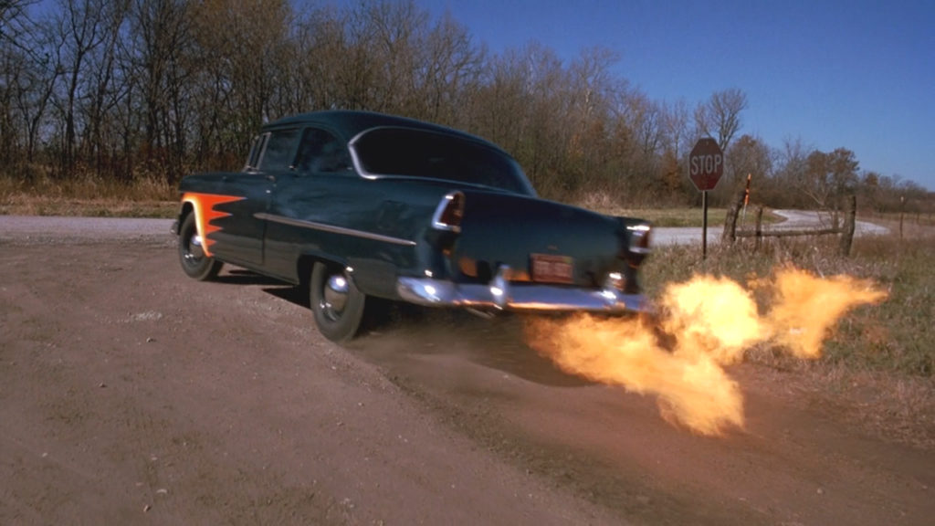 Chevrolet из фильма Иногда Они Возвращаются (1991), кадр на дороге.