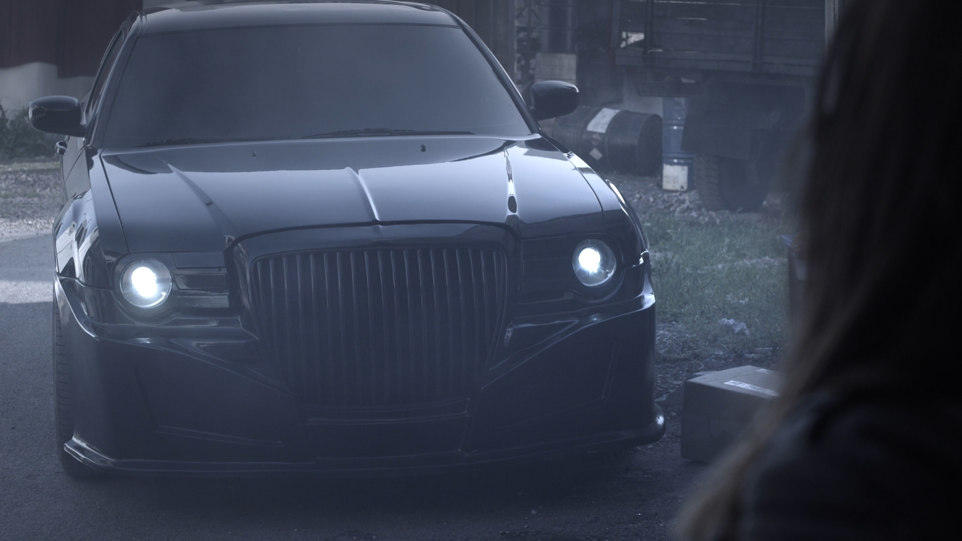 Chrysler 300C из фильма Автомобиль 2019-ого года, вид спереди.