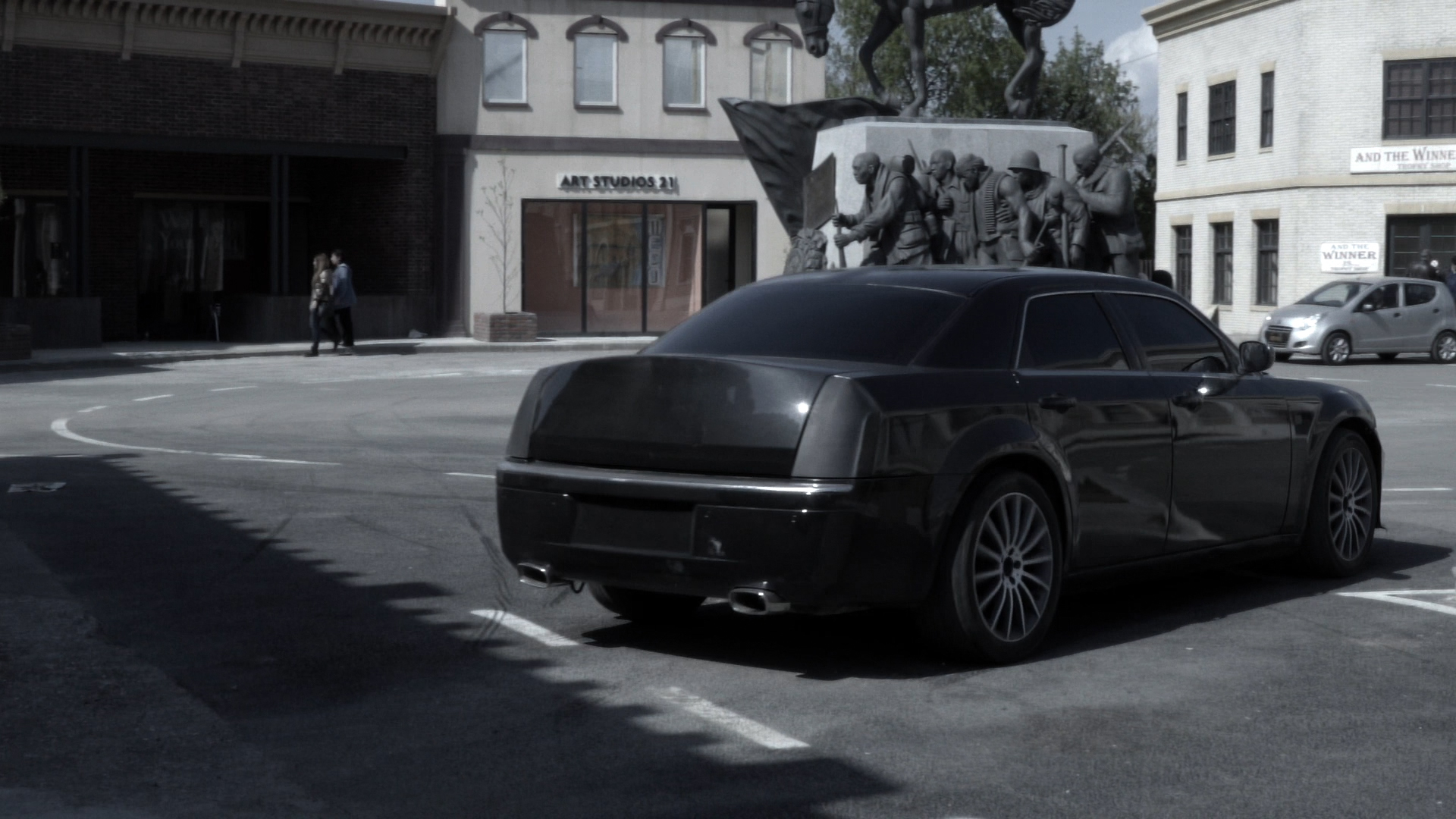Chrysler 300C из фильма Автомобиль 2019-ого года, вид сбоку.