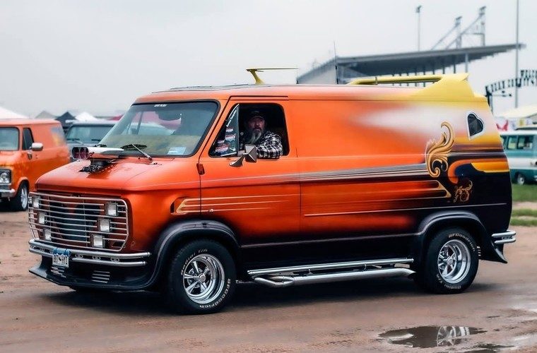 Heartbreaker 1977 Chevy Van, обзор кастомного фургона