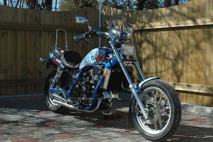 Чоппер на базе мотоцикла Honda Magna с двигателем V4, фото 02.