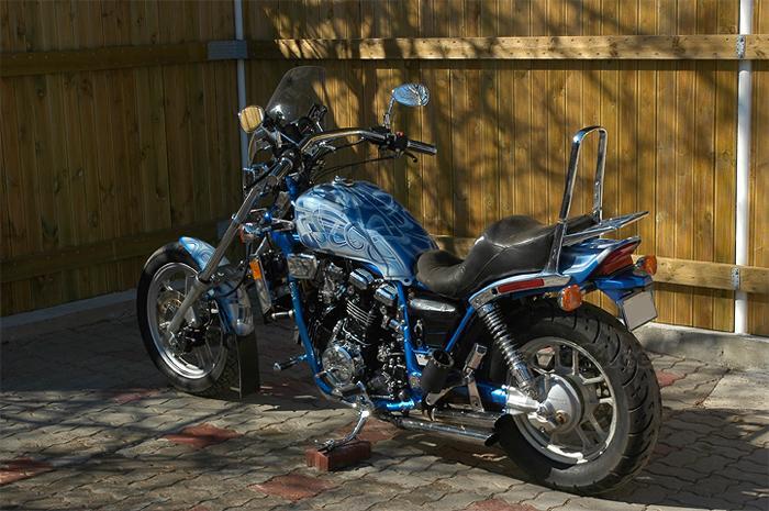 Чоппер на базе мотоцикла Honda Magna с двигателем V4, фото 03.