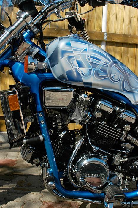 Чоппер на базе мотоцикла Honda Magna с двигателем V4, фото 07.