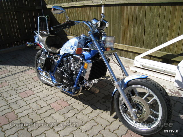 Чоппер на базе мотоцикла Honda Magna с двигателем V4, фото 08.