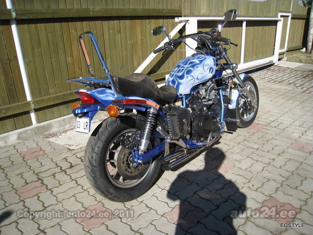 Чоппер на базе мотоцикла Honda Magna с двигателем V4, фото 10.