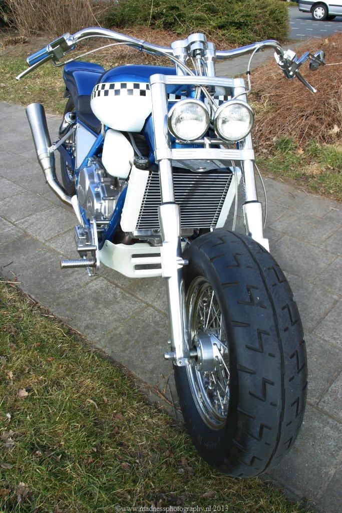 Кастомный байк Honda Super Magna с двигателем V4, фото 02.