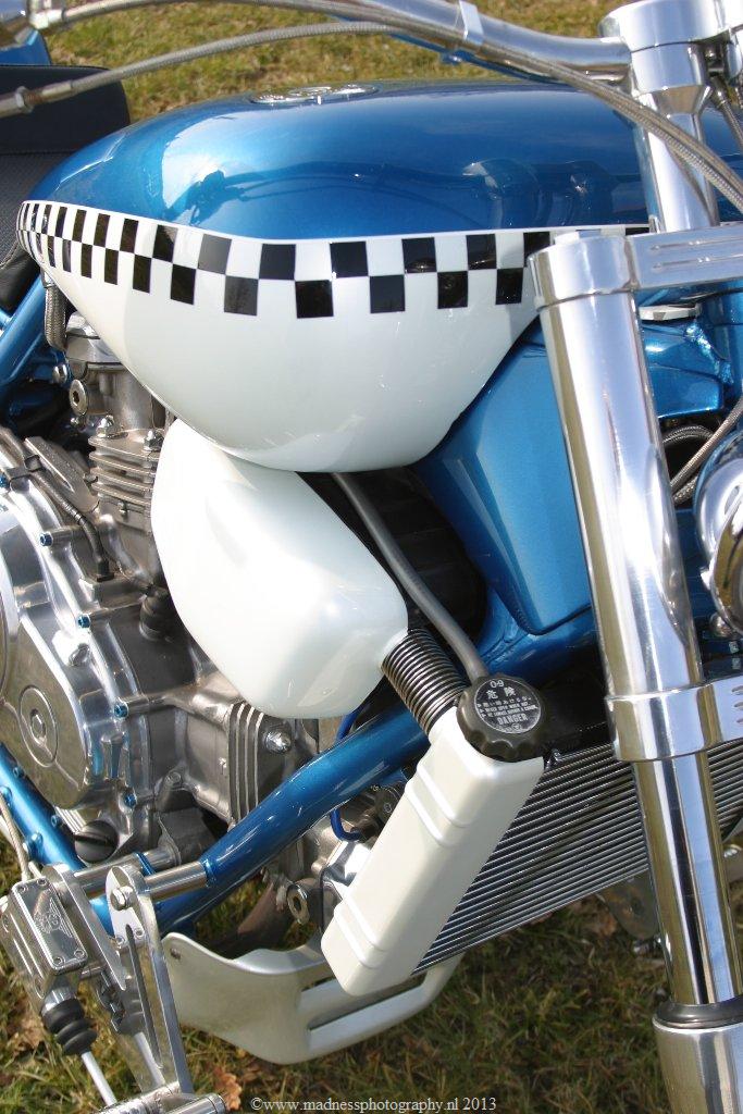 Кастомный байк Honda Super Magna с двигателем V4, фото 04.