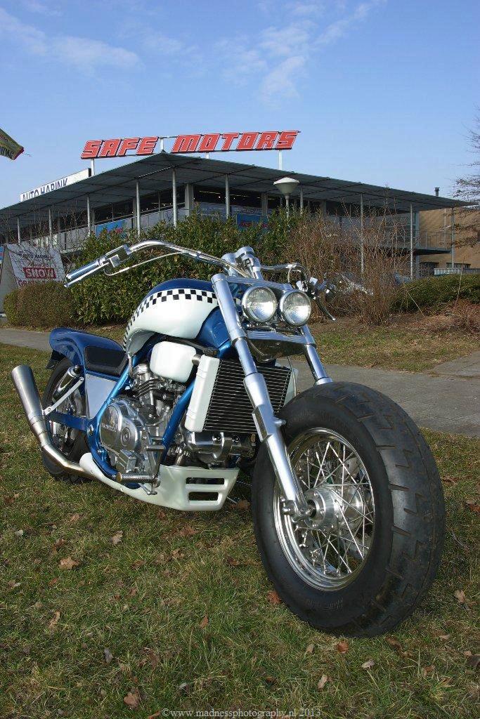 Кастомный байк Honda Super Magna с двигателем V4, фото 05.
