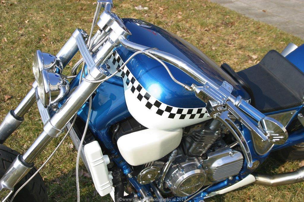 Кастомный байк Honda Super Magna с двигателем V4, фото 10.