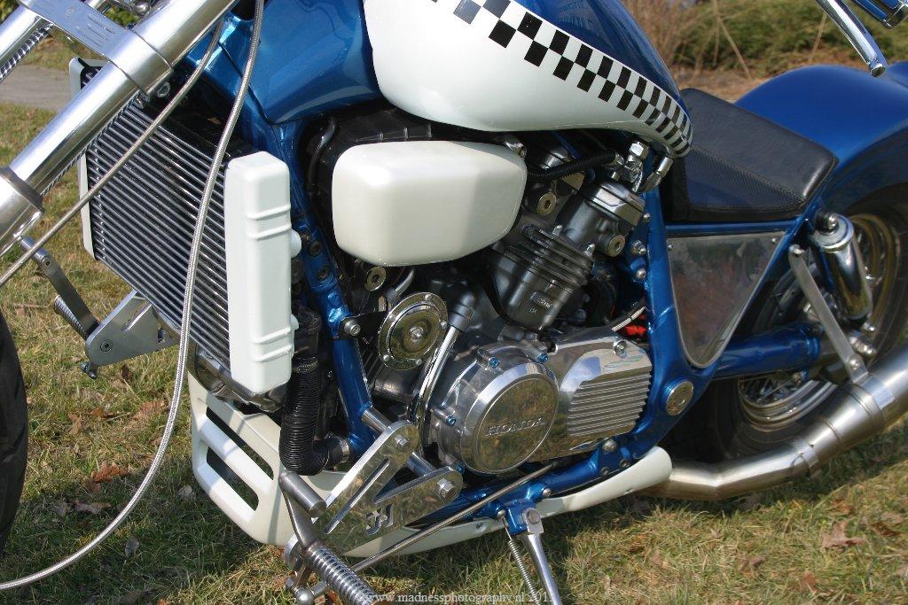 Кастомный байк Honda Super Magna с двигателем V4, фото 11.
