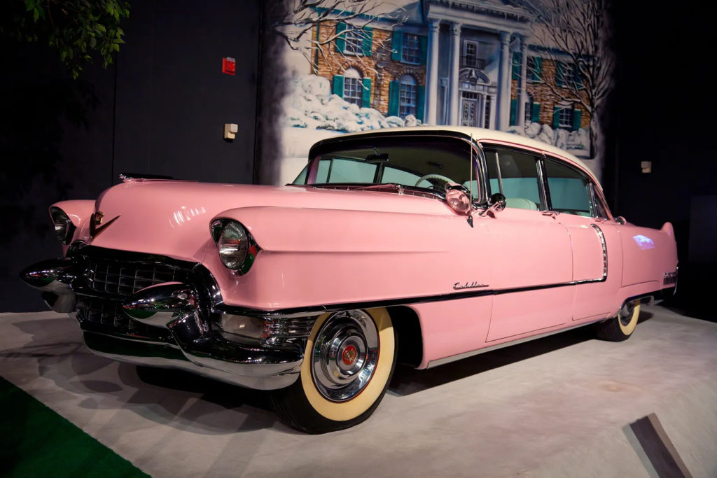 Розовый Cadillac Series 60 Элвиса Пресли