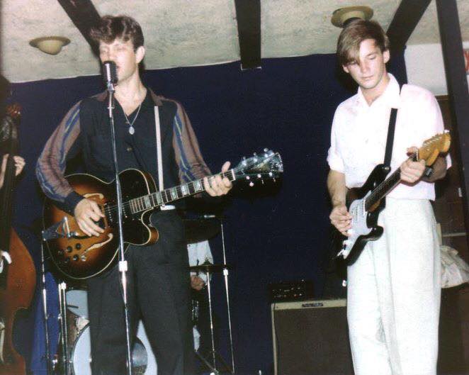 Chris Isaak with James Wilsey, Крис Айзек и Джеймс Вилси на сцене