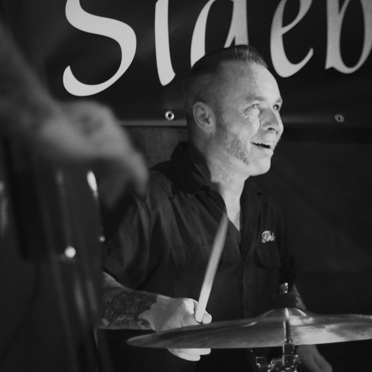 Billy & the Sideburnzz, барабанщик Френки Шон