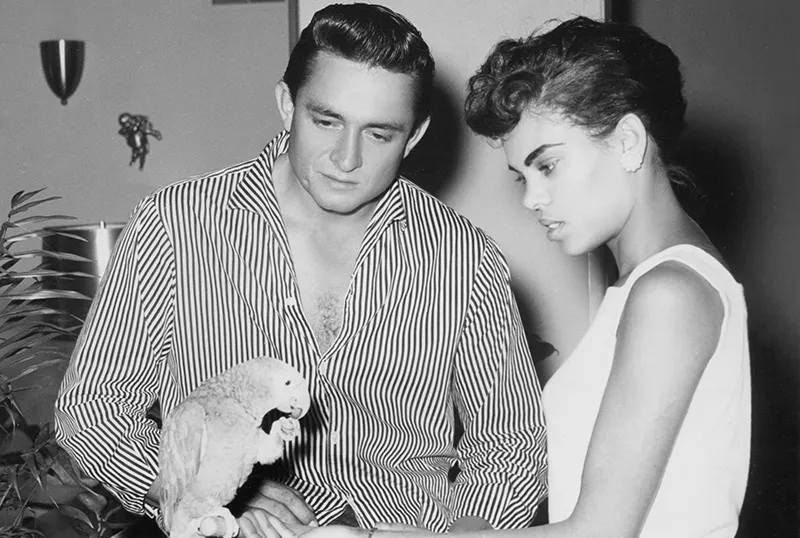 Джонни Кэш и Вивиан в своем доме в Калифорнии, начало 1960х