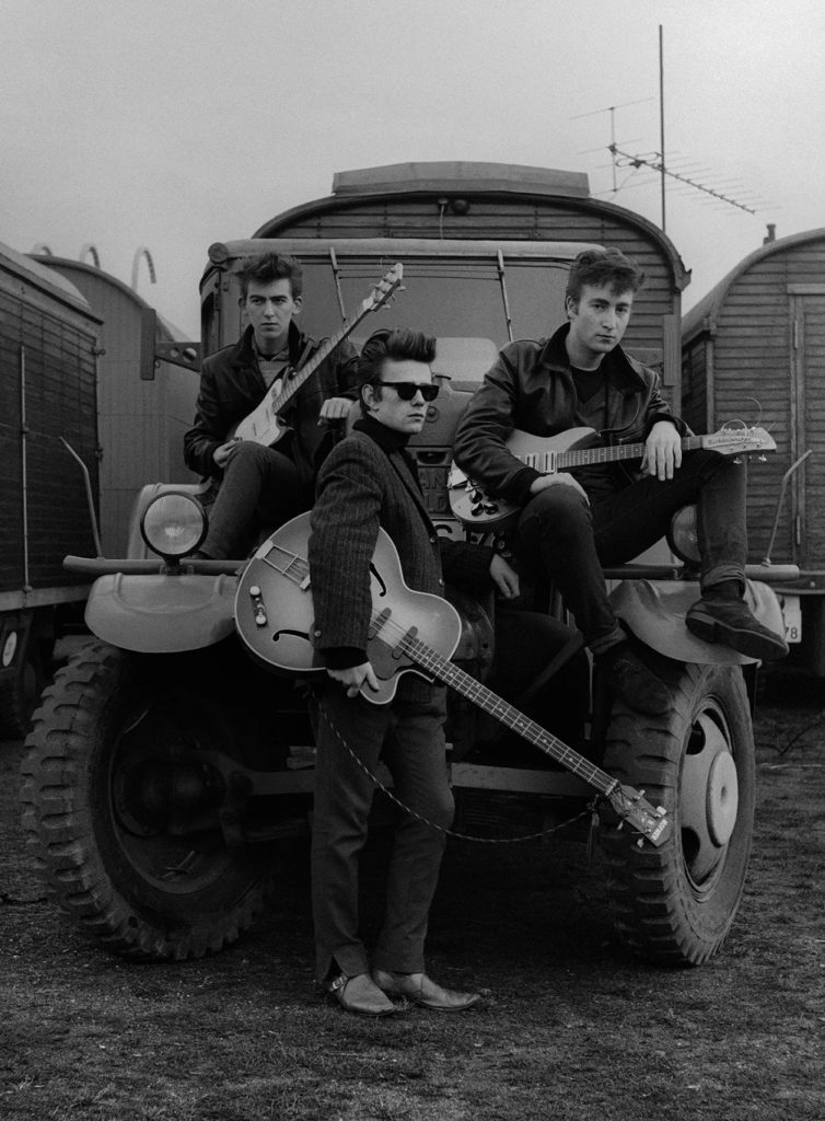 Джордж Харрисон, Стюарт Сатклифф и Джон Леннон, 1960-ый год.