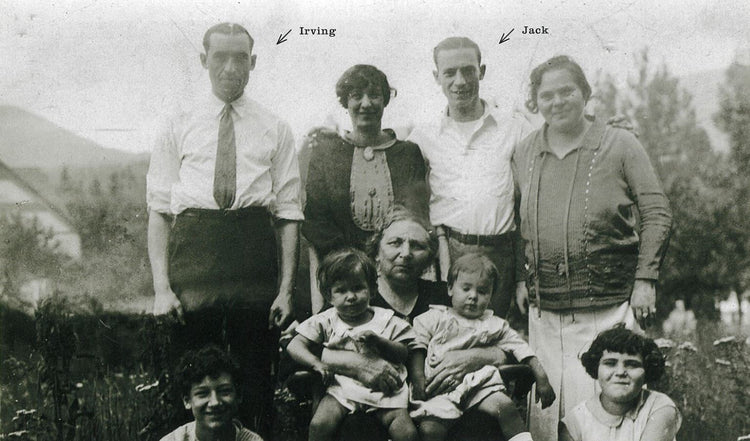 Ирвинг и Джек Шотты со своими семьями