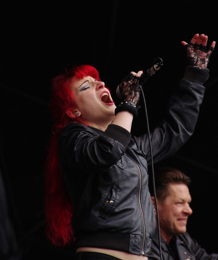 Tiger Lilly Marleen, вокалистка немецкой группы Bonsai Kitten, панк-рок и сайкобилли с женским вокалом