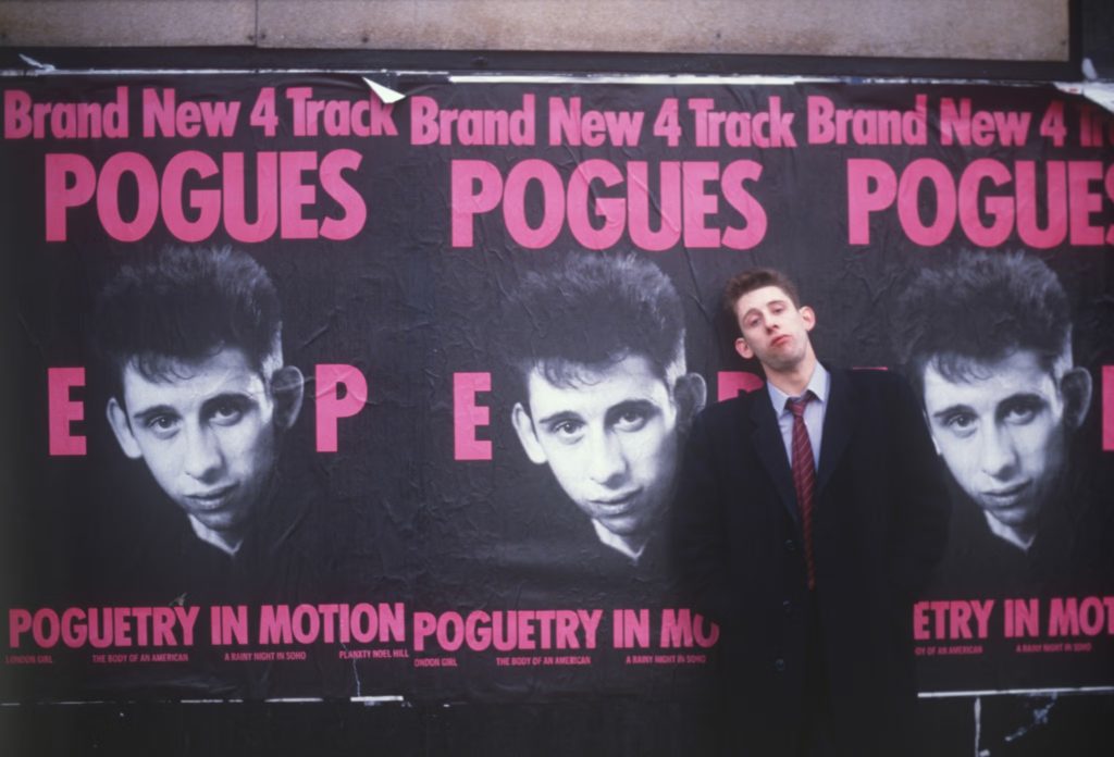 Шейн Макгоуэн у плакатов The Pogues, Poguetry in motion, 1986
