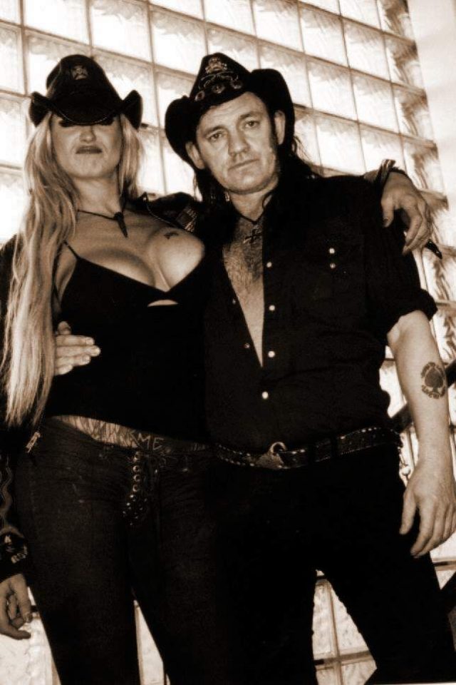 Лемми Килмистер и девушки