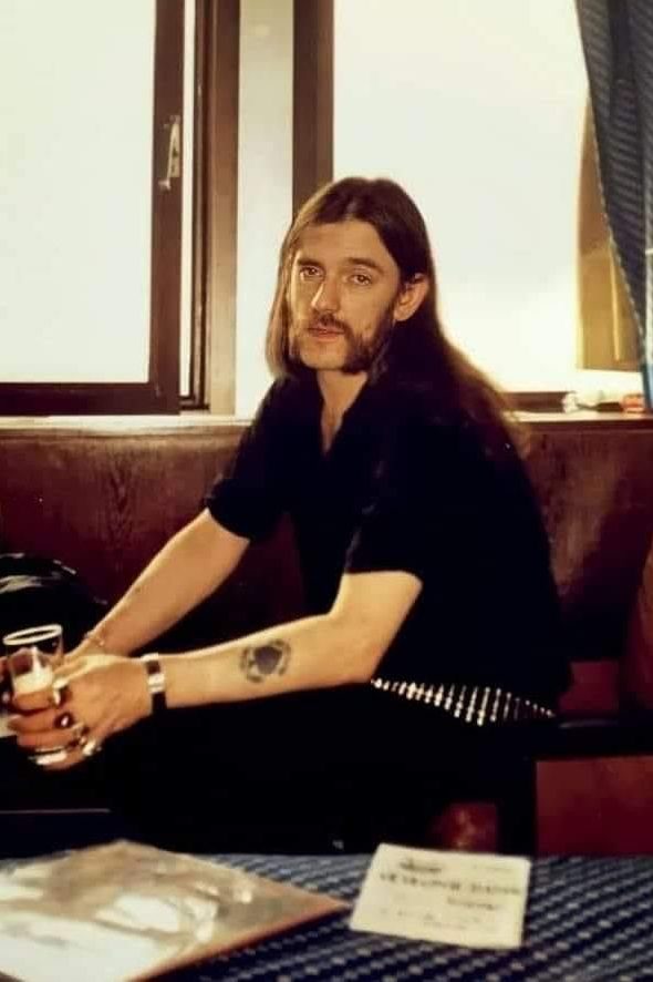 грустный Лемми