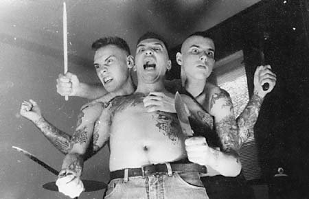 Meantraitors свастика с альбома Titanic Music