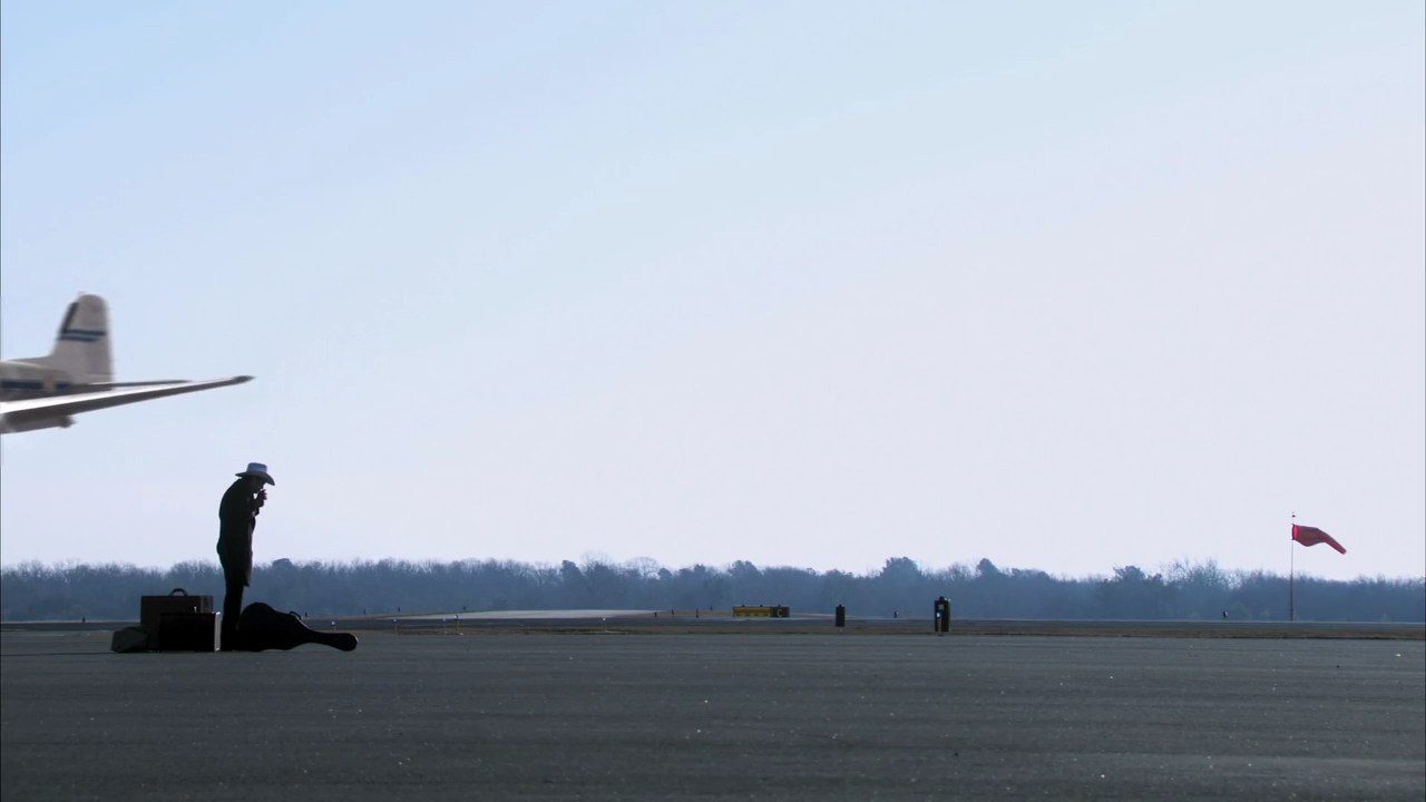 Уэллс на аэродроме в Бристоле