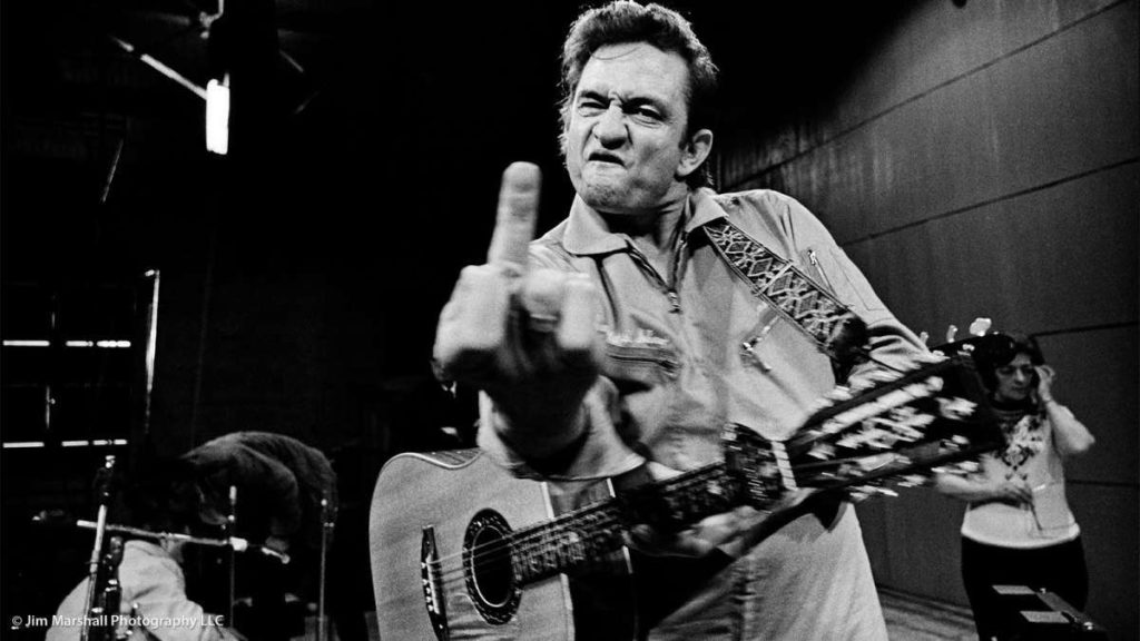 Фак Джонни Кэша, справа на снимке его теща Мэйбелл Картер