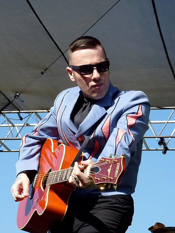 Nick 13 во время американского турне 2011 в поддержку сольного альбома