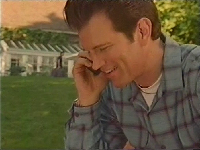 chris-isaak-show-11 Крис Айзек разговаривает с мамой