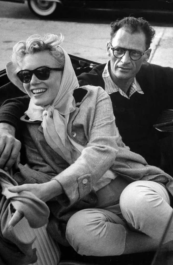 marilyn-and-arthur-miller-06 Мэрилин Монро и Артур Миллер, молодожены