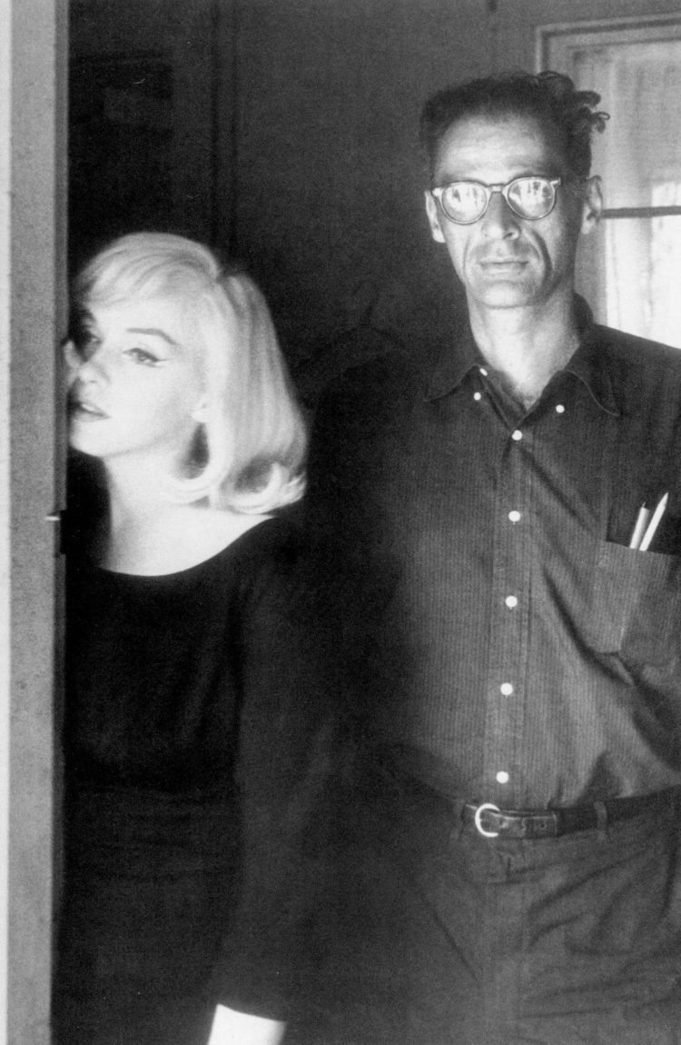 marilyn-and-arthur-miller-07 Мэрилин Артур Миллер на съемках Неприкаянных, 1960