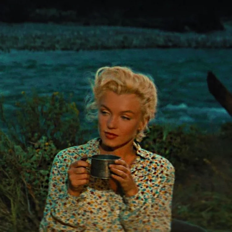 marilyn-in-river-of-no-return-1954-05 Мэрилин Монро в фильме Река не течет вспять 1954