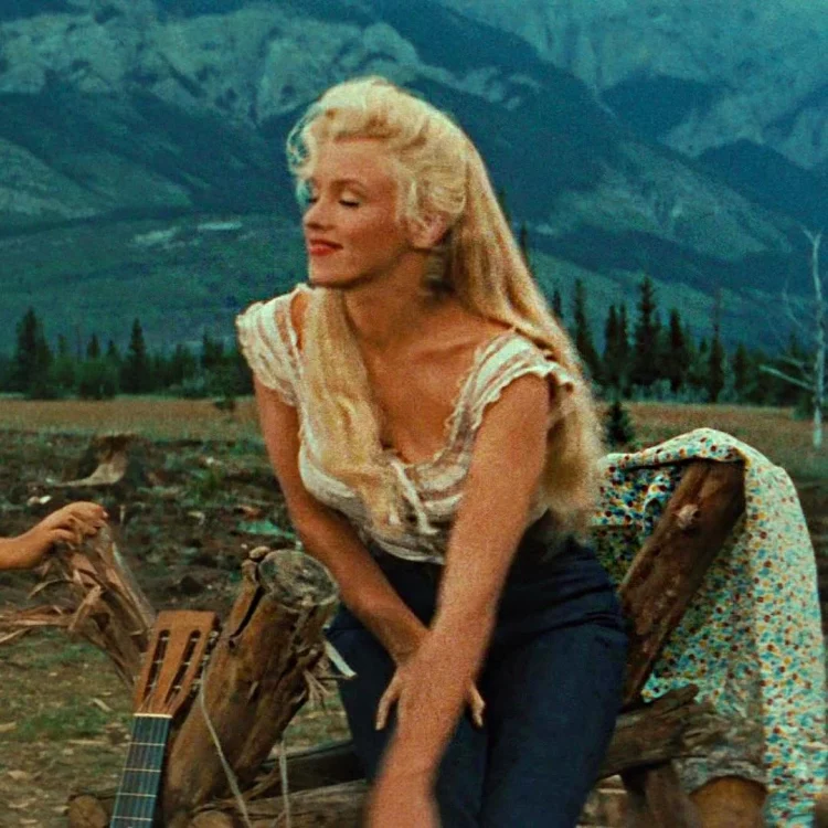 marilyn-in-river-of-no-return-1954-06 Мэрилин Монро в фильме Река не течет вспять 1954