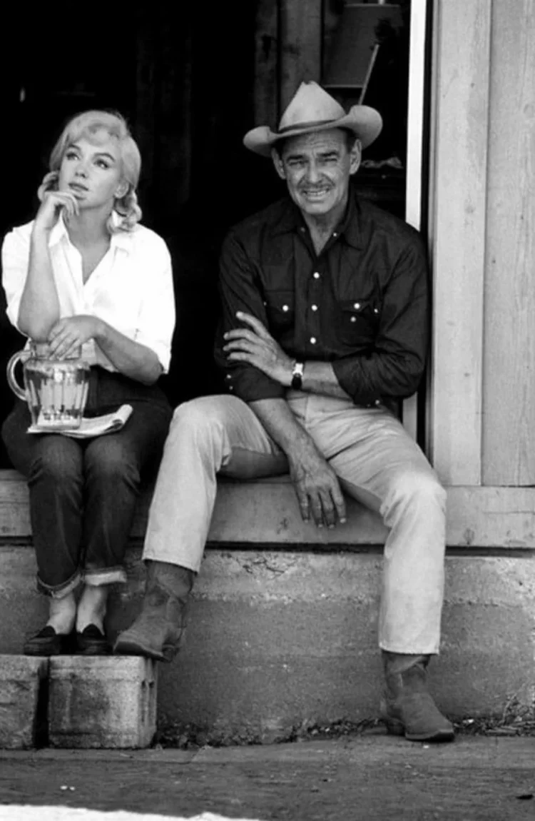 marilyn-monroe-clark-gable-01 Кларк Гейбл и Мэрилин Монро на съемках Misfits