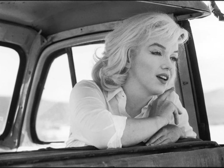 marilyn-monroe-the-misfits-05 Мэрилин Монро на съемках The Misfits, шт. Невада, 1960. фото Евы Арнольд