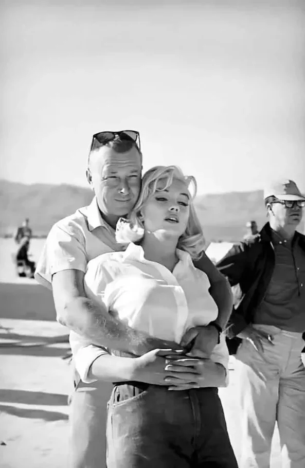 marilyn-monroe-the-misfits-06-with-allen-whitey-snyder Мэрилин и ее любимый визажист и друг, Аллен Уайти Снайдер, на съемках Неприкаянных