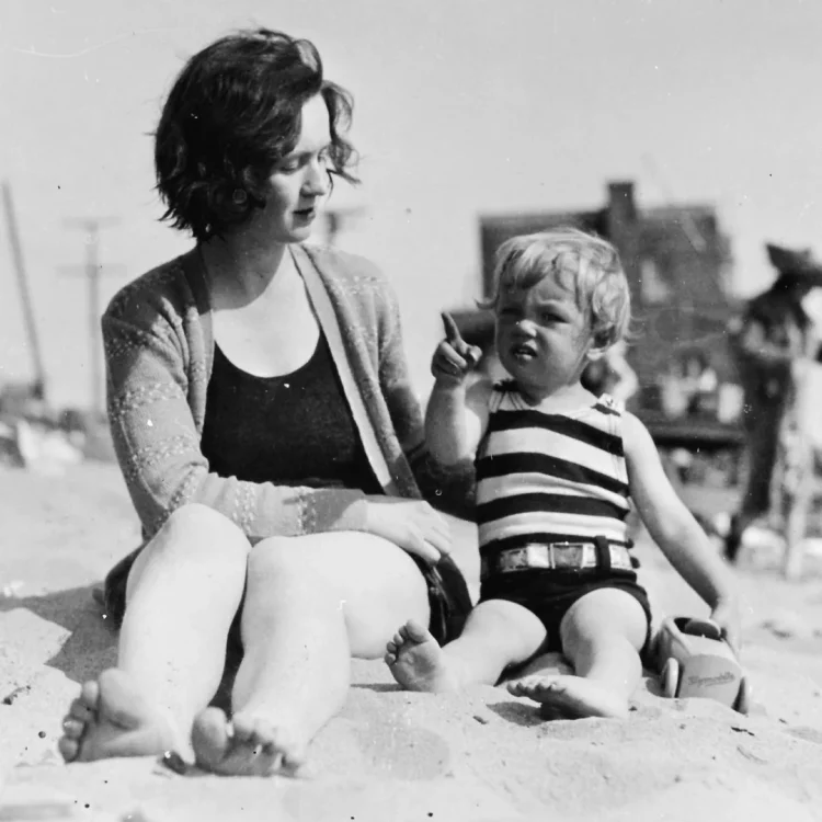 2-летняя Норма Джин Бейкер, 1941