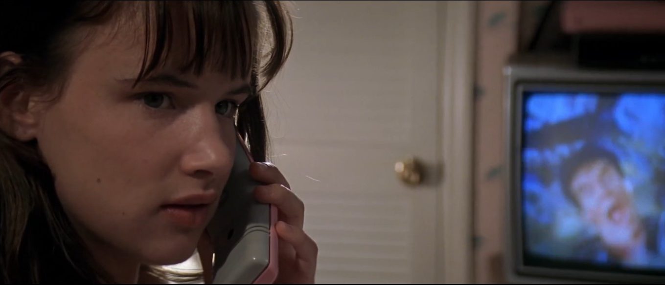 Джульетт Льюис в роли Дэниэль Боуден в фильме Мыс Страха 1991, по телевизору клип Крэмпс